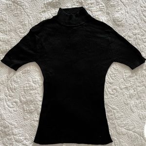 Gianni Sport black ribbed short sleeved lightweight turtleneck. Size Medium.